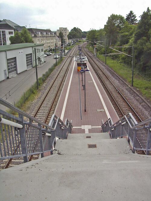 Datei:Baumannbrücke-Bahnsteig.jpg