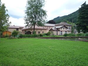 Hoefen-Park-Rathaus.jpg