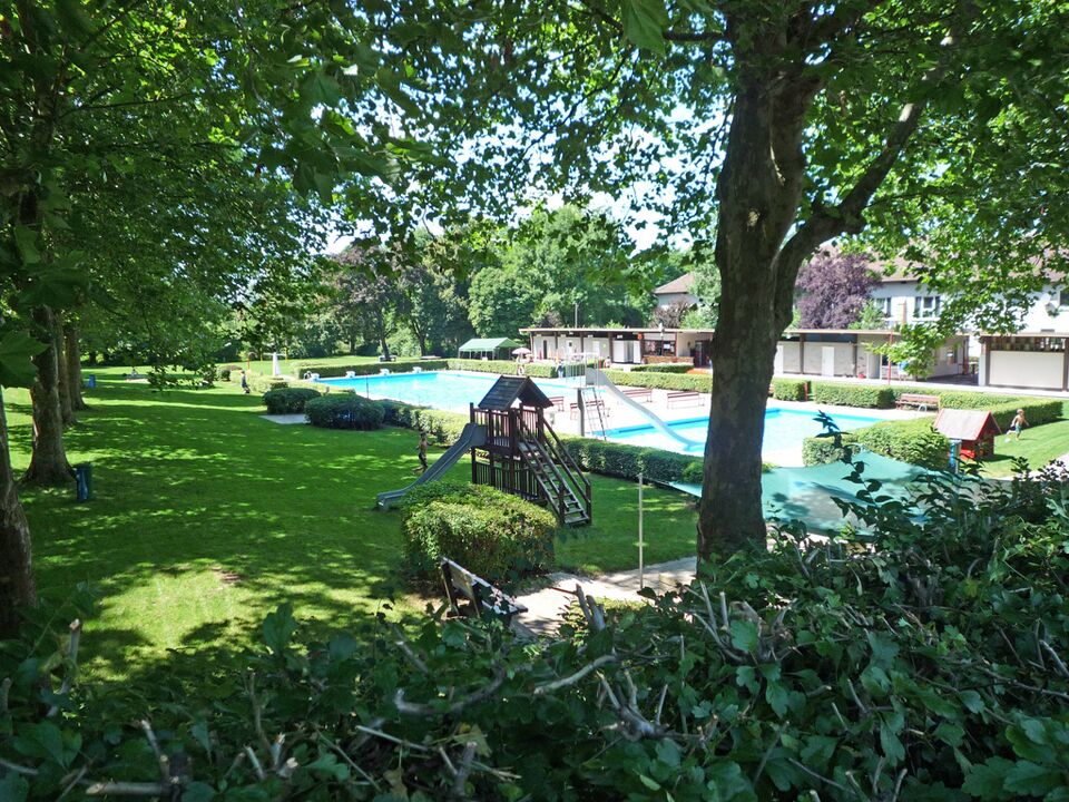 Datei:Knittlingen-Schwimmbad.jpg
