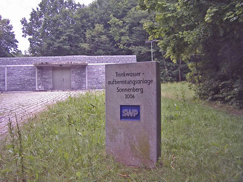 Datei:Trinkwasseraufbereitungsanlage-Sonnenberg.jpg