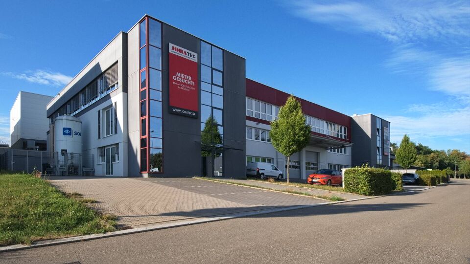 Datei:Hoheneichstraße 15-17 JORATEC GmbH.jpg