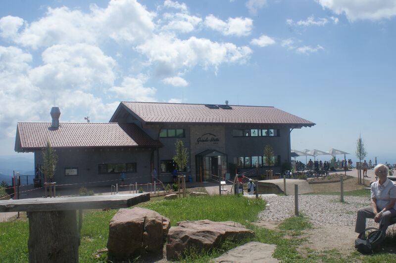 Datei:Hotel auf dem Berg.JPG