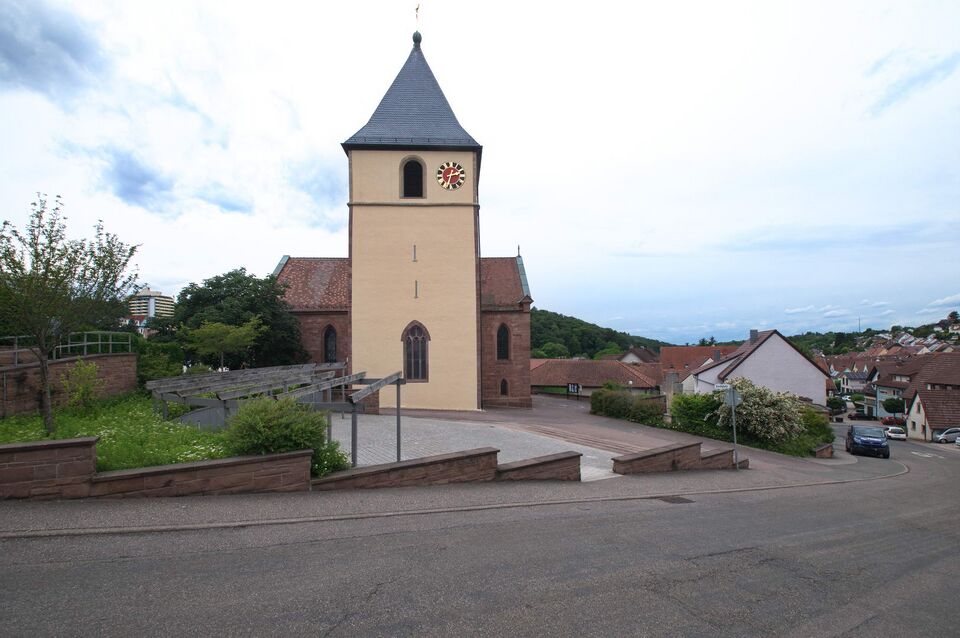 Datei:Margarethenkirche Eisingen Kirchsteige.jpg