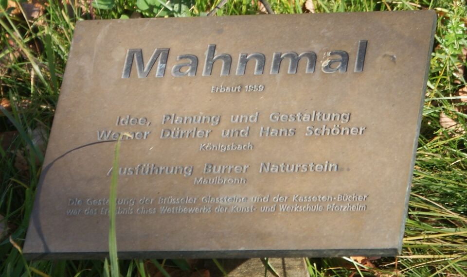 Datei:Beschreibung am Kriegerdenkmal Königsbach.JPG