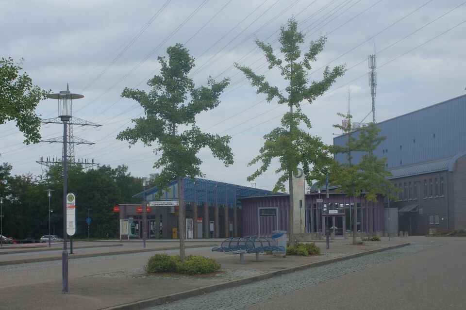 Datei:Bushaltestellen beim Bahnhof Vaihingen.JPG