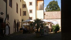 Restaurant im Innenhof Schloss.JPG