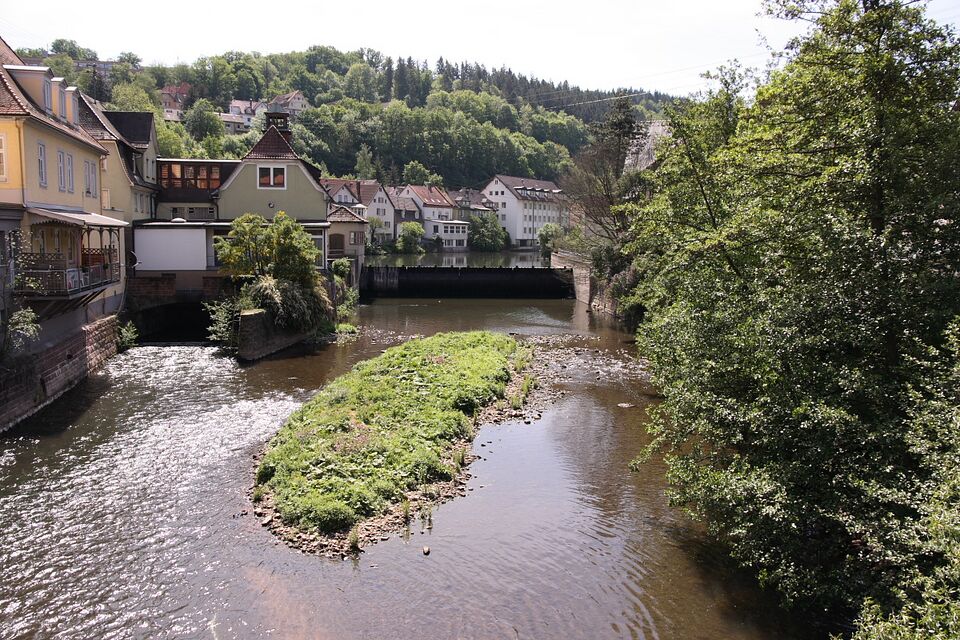 Datei:Calw-NagoldVonNikolausbrücke.jpg