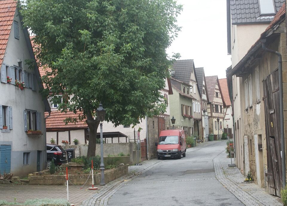 Datei:Straße Knittlingen Richtung Stadt.jpg