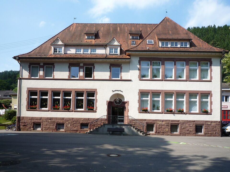 Datei:Unterreichenbach-Schule.jpg