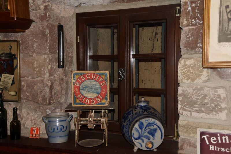 Datei:GHV Schaf-Kolonialwaren-Fenster.jpg