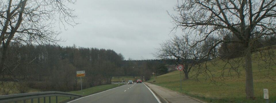 Datei:Straße Richtung Schwann Schwann.JPG