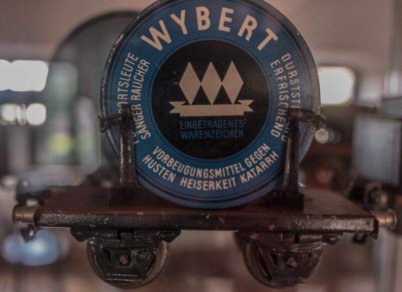 Datei:GHV Spielzeugeisenbahn-Plattenwagen-Wybert.JPG