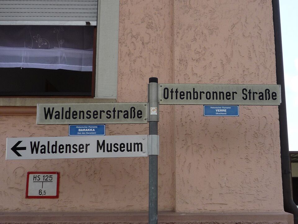Datei:Neuhengstett-StrassenSchilder.jpg