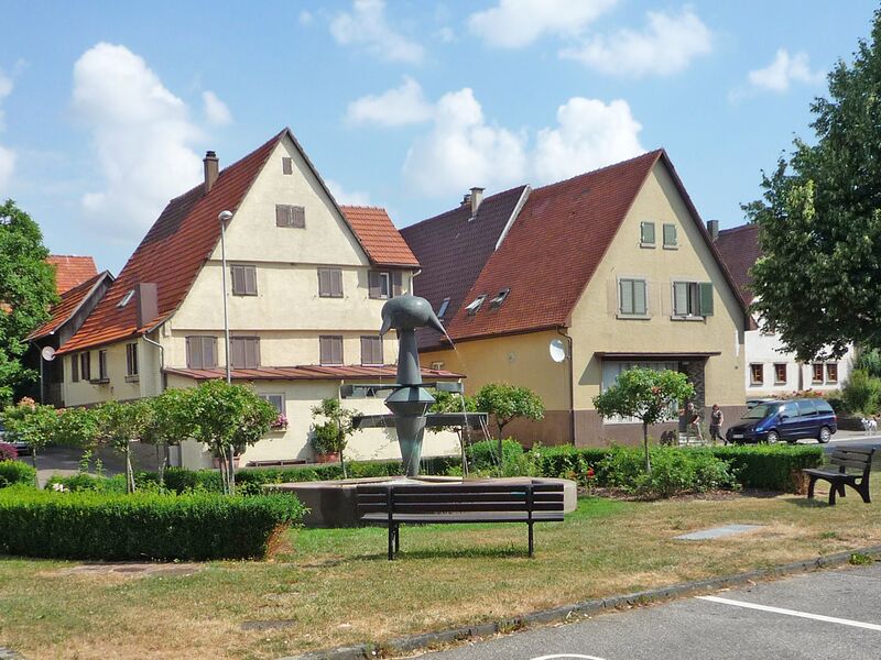 Datei:Bauschlott-Helmut-Britsch-Brunnen.jpg