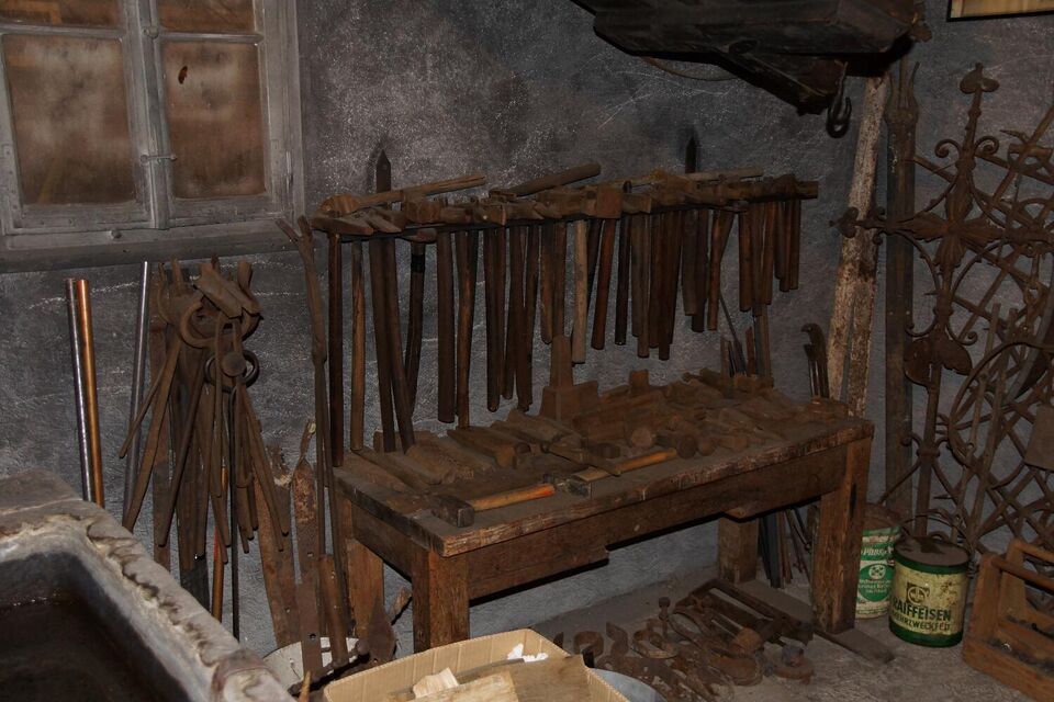 Datei:GHV Schaf-Schmied-Haemmer.jpg