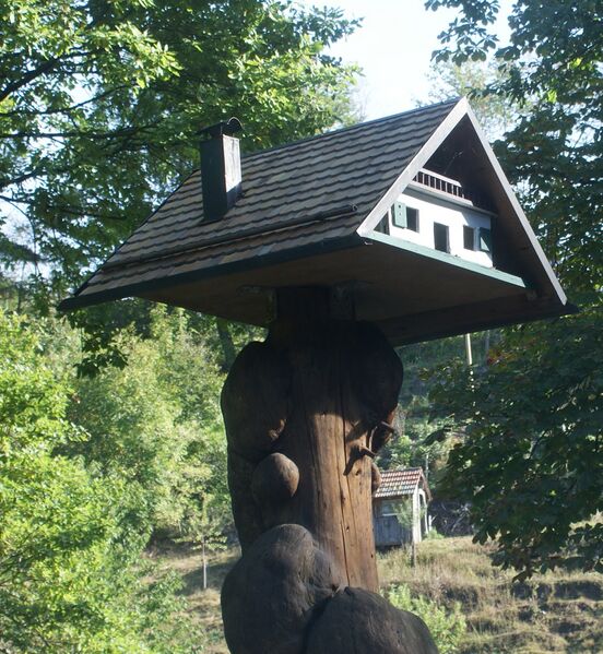 Datei:Futterhäuschen im Oberen Gaistal.jpg