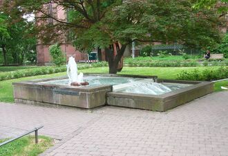 Ernst-Ackermann-Brunnen.jpg