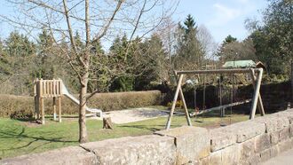 Spielplatz bei Burg2.jpg