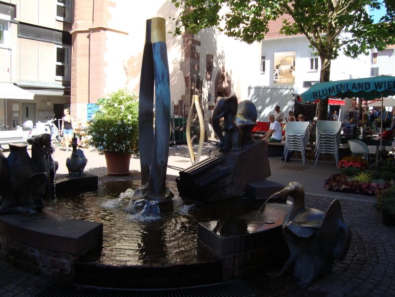 Datei:Brunnen Marktstraße..jpg