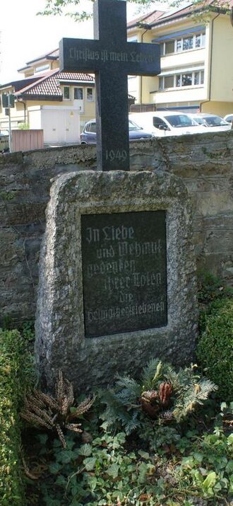 Datei:Grab 1949 Heimatvertriebene.jpg