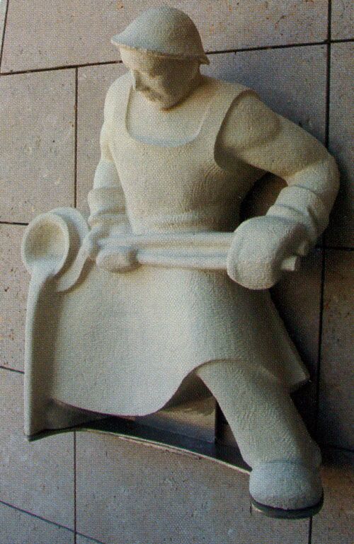 Datei:Edward Mürrle (geb. 4.11.1901 in London; gest. 15.8.1995 in Evensburg, Kanada), Gießer-Skulptur der Firma Heimerle & Meule, 1953, umgesetzt zur Dennigstraße 16.jpg