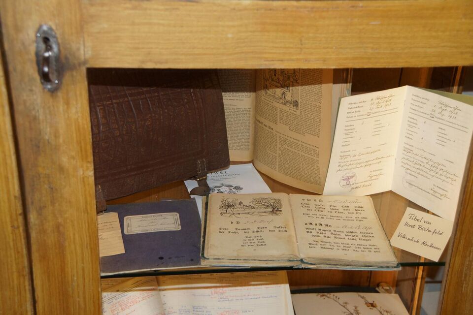 Datei:GHV Schaf-Schulhefte Lesen.jpg