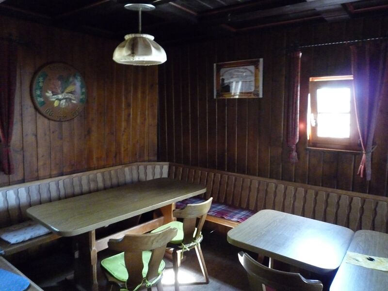 Datei:Ensingen-Eselsburg-Turmstube.jpg
