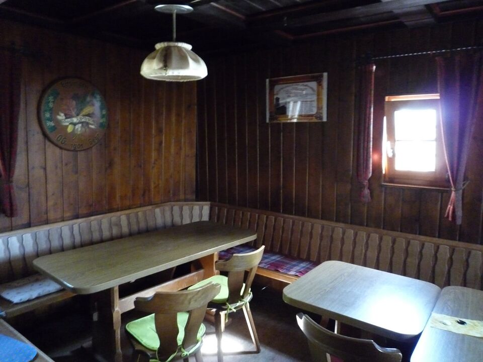 Datei:Ensingen-Eselsburg-Turmstube.jpg