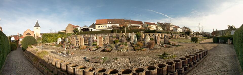 Datei:Friedhof Eisingen Panorama1.jpg