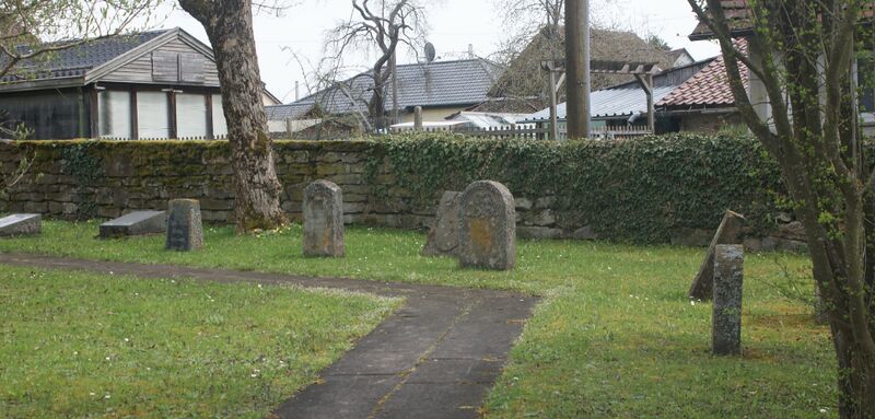 Datei:Hinterer Teil Waldenserfriedhof.JPG