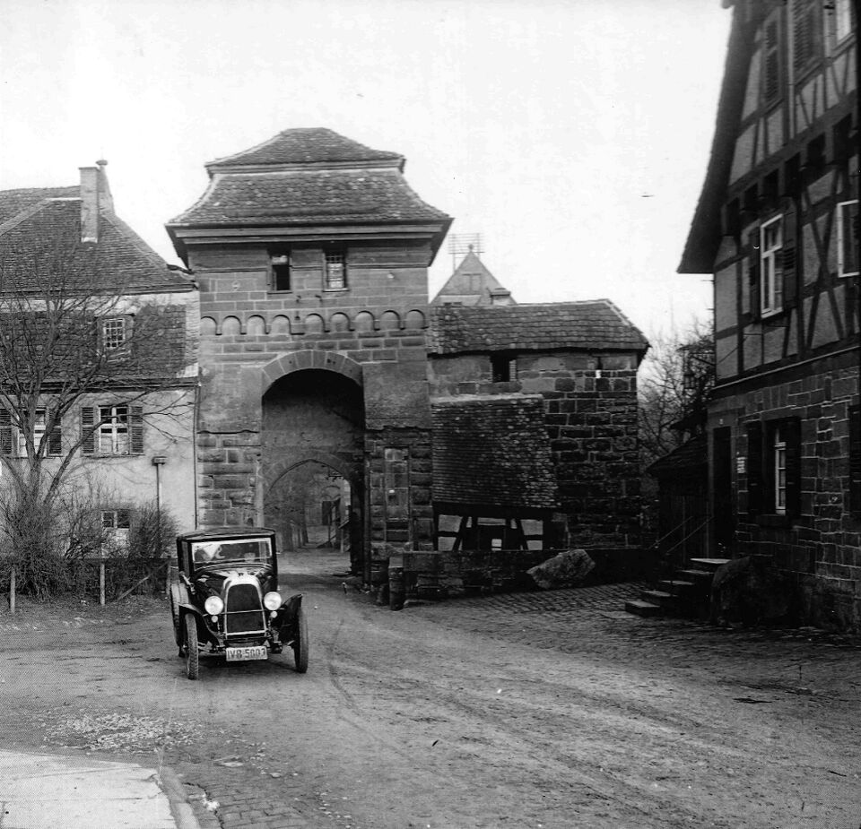 Datei:GHV Klostertor-mit-FIAT-1920-Silberblick.jpg