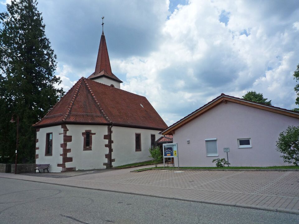 Datei:Igelsloch-Kirche.jpg