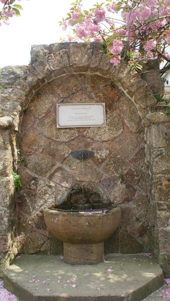 Datei:Brunnen im Gaistal.JPG