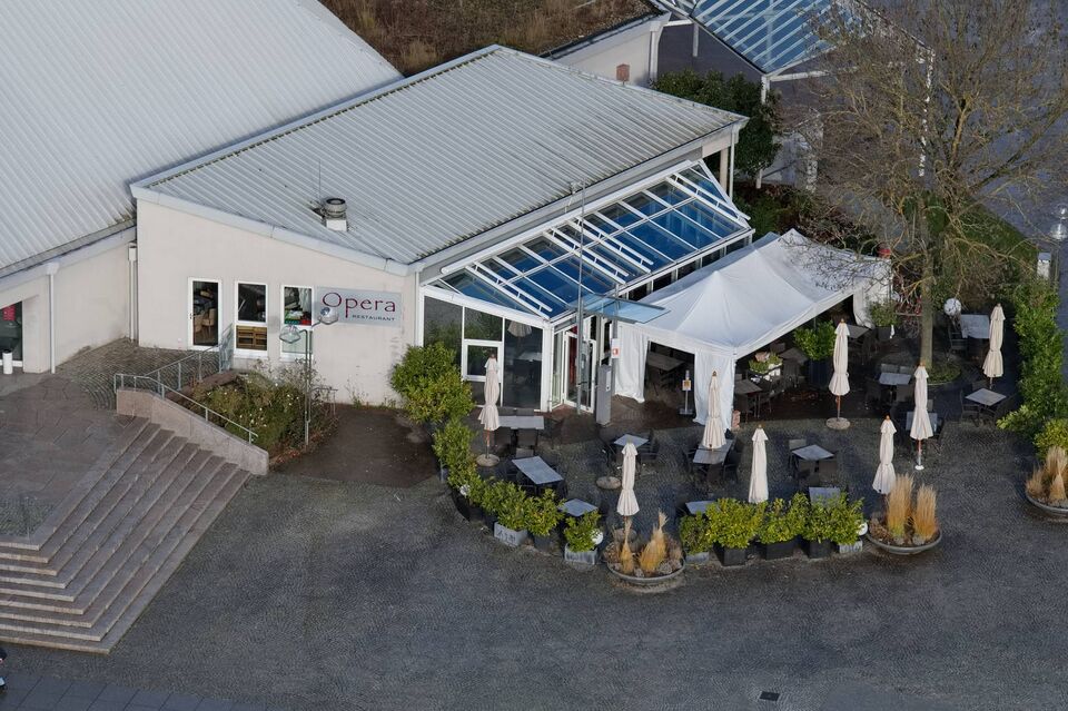 Datei:Theaterrestaurant Opera 2021.jpg