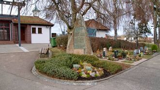 2024-02-14 Alzenberg Friedhof Kriegerdenkmal.jpg