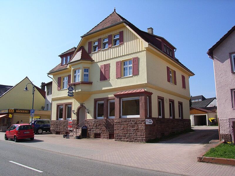 Datei:Gaststätte Adler Huchenfeld 2009.jpeg