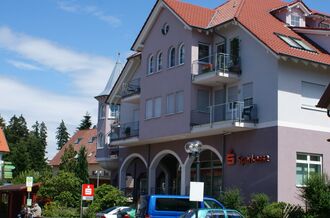Sparkasse mit Haltestelle Dobel..jpg