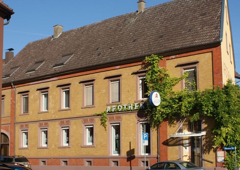 Datei:Apotheke Königsbach.JPG