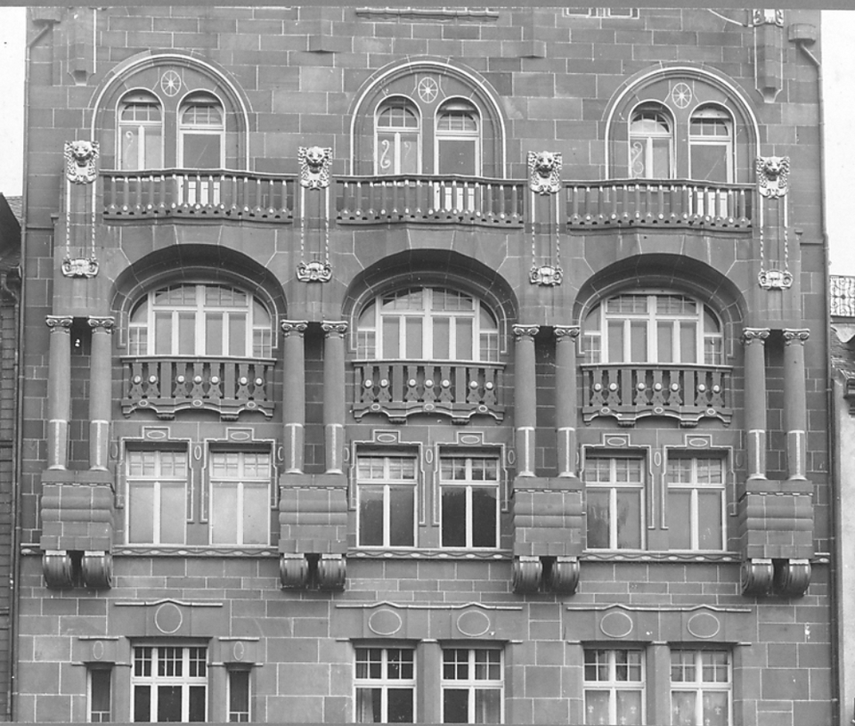 Datei:Deutsche Bauzeitung, Jahrgang 38, 22. Oktober 1904, Nr. 85 - Haus der Brauerei Gebrüder Beckh am Marktplatz 4 in Pforzheim, Entwurf Hermann Billing und E. Maler (4).png