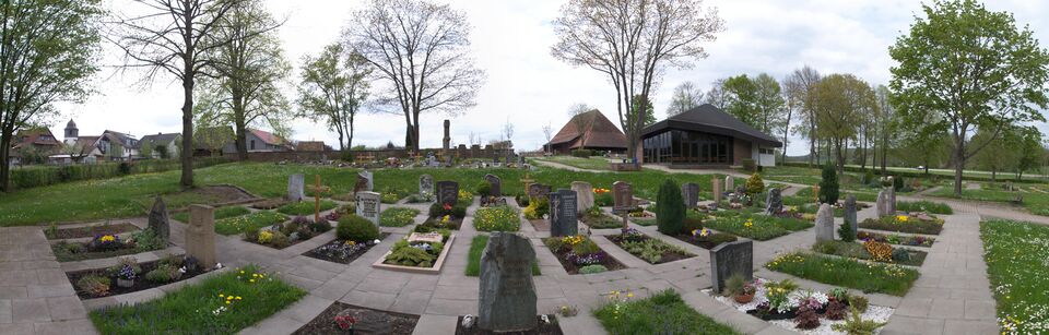 Datei:2023-04-30 Friedhof Zaisersweiher Reihengräber.jpg