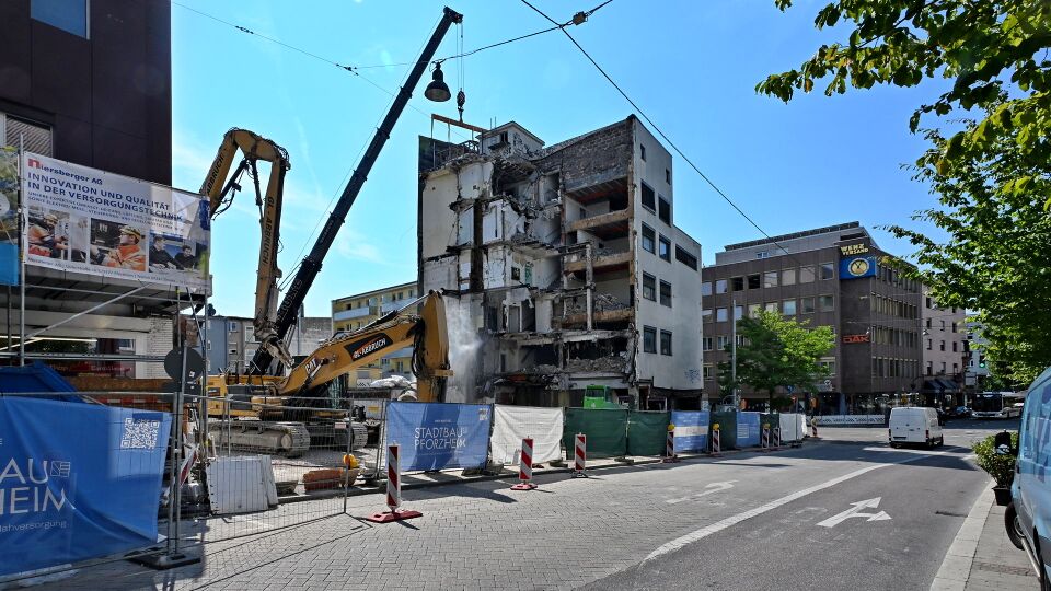 Datei:2026-07-14 abriss sinn-leffers-1.JPG