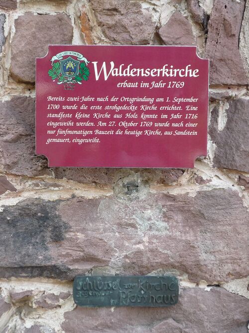 Datei:Neuhengstett-Kirche-Schild.jpg