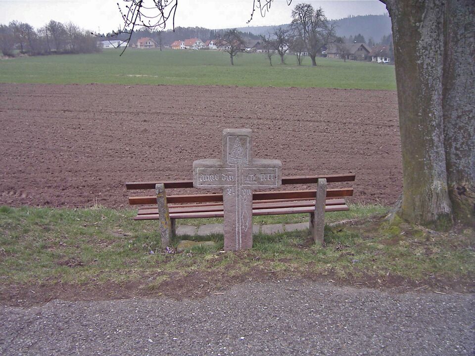 Datei:Spinnerin Kreuz Zawelstein.jpg