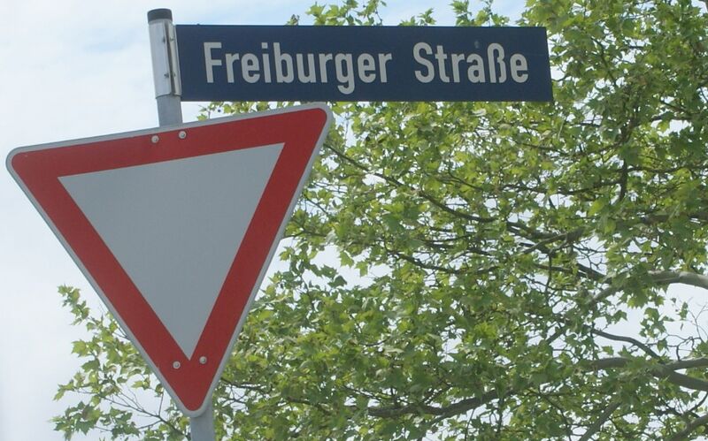 Datei:Straßenschild Freurger Straße.JPG