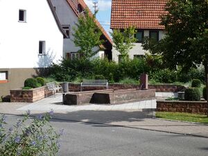 Tiefenbronn-Brunnen.jpg