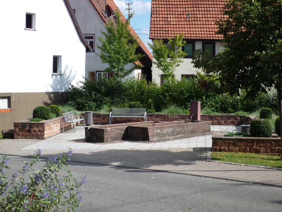 Datei:Tiefenbronn-Brunnen.jpg