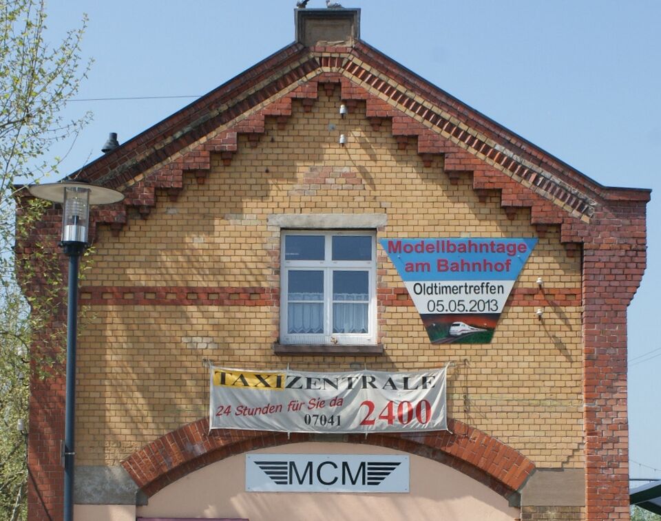 Datei:Schilder am Bahnhof Mühlacker.jpg