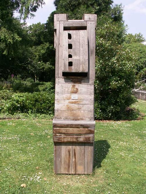 Datei:Skulptur Turm.jpg