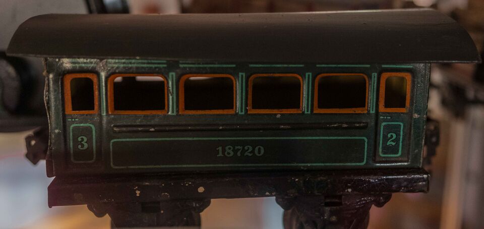 Datei:GHV Spielzeugeisenbahn-Personenwagen.JPG