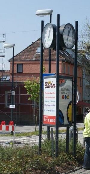 Uhr Busbahnhof.jpg